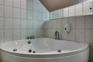 Фото номера Люкс двухкомнатный с джакузи Гостиница Экотель Богородск г. Ногинск 6